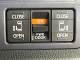 【両側パワースライドドア】スマートキーや運転席のスイッチで後席両側スライドドアの開閉が可能♪電動だから力を入れてドアを開ける必要が無く、小さなお子様でも簡単に開け閉めでき快適です♪