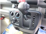 お車選びをお楽しみ頂けるよう、在庫車の展示スペースを十分に確保しております。