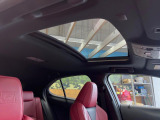 【ガラスルーフ】ガラスルーフ搭載で車内の解放感が一気にアップ!開放的なドライブをお楽しみいただけます。