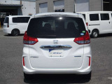 明るく広々、落ち着いた店内では、中古車のご検討・ご購入のほか、携帯電話(au)の購入等、様々なご相談に幅広く応えていきます♪