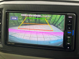 【バックカメラ】駐車時に後方がリアルタイム映像で確認できます。大型商業施設や立体駐車場での駐車時や、夜間のバック時に大活躍!運転スキルに関わらず、今や必須となった装備のひとつです!