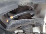 お車を安心してお乗りいただく為には、足回りの定期点検が欠かせません。日産サービスプログラム(有償)では半年ごとの点検をさせていただきます。