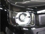 【LEDヘッドライト+デイタイムランニングランプ】主流のLEDヘッドライトに、日中でも他者からの視認性を良くするデイタイムランニングランプ装備!スタイリッシュでかっこよく仕上がっています。