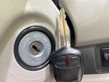 【キーレス】少し離れた場所からでもボタン一つでドアの開錠・施錠ができるのでとっても便利!ドアの鍵穴周りに傷をつけることもありません♪