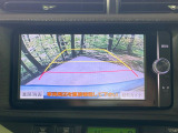【バックカメラ】駐車時に後方がリアルタイム映像で確認できます。大型商業施設や立体駐車場での駐車時や、夜間のバック時に大活躍!運転スキルに関わらず、今や必須となった装備のひとつです!
