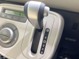 インパネシフトならハンドルからの移動距離が短く操作もスムーズ!また、足元が広くなりすっきりしますので、大柄な方でも快適にお過ごしいただけます。