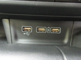 便利な充電用USBジャックも付いています。