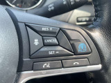 ハンドルの右側にはプロパイロットのスイッチが装備されています。高速道路で前車に追従クルーズ(アクセル・ブレーキ・ハンドル制御)ができて運転の疲れを軽減します。