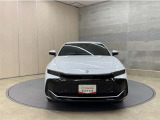 お車購入のポイントとなるフロントマスクです。上質で迫力あるデザインですね☆☆