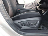 パワーシート搭載。微妙な調整が手軽にでき、ピッタリなポジションで運転することが可能です。