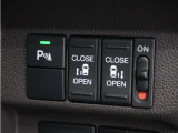 ◆両側電動スライドドア◆狭い駐車場でも乗り降りが楽々♪お子様が隣の車にドアを当ててしまう心配もございません!小さなお子様連れの方もこれで安心。