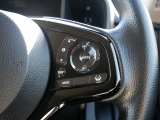 【ACC〈アダプティブ・クルーズ・コントロール〉】予め設定した車速内でクルマが自動的に加減速。前走車との適切な車間距離を維持しながら追従走行しドライバーの運転負荷を軽減します。