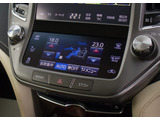 使いやすさや安全性を追求したステアリング周り!高級車ゆえにスイッチ類が多いのも特徴ですね!考え尽くされた配置ですぐに使いこなす事が出来ますのでご安心下さい!是非、体感してみて下さい!!