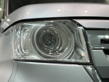 LEDヘッドライトは、点灯の瞬間から最大光量を発揮し、突然暗くなるトンネルなどでの安定感を高めます。
