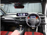 デザインもよく、居心地のよい運転席ですね。分かりやすいスイッチ類ですから操作もしやすく運転をサポートします。