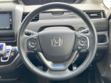 インテリアに合わせたデザインのステアリングは、運転される方のことも考え、運転しやすい形状、大きさです。是非一度、実際に触ってお確かめください。