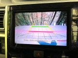 【バックカメラ】駐車時に後方がリアルタイム映像で確認できます。大型商業施設や立体駐車場での駐車時や、夜間のバック時に大活躍!運転スキルに関わらず、今や必須となった装備のひとつです!