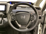 ハンドルにHondaセンシング系のクルーズコントロールやレーンキープアシストなどのスイッチと、オーディオの操作スイッチが装備されています。ハンドルから手を離さず安全に操作できます。