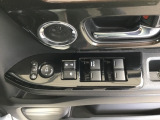 ドアミラーのスイッチは運転席ドアにあります。