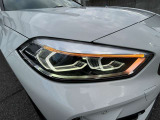 また、BMW正規認定中古車は、エマージェンシーサービスが自動付帯。24時間365日、皆様のカーライフをサポート致します。確かな安心のうえで、「駆けぬける歓び」をご堪能ください。