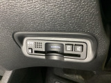 ハンドルの左下にETCがついています。高速道路の料金所の通過も楽々です!。 カードの取り出しもしやすい場所についています。
