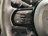 ステアリングにオーディオ操作スイッチが付いています。オーディオ画面に直接タッチしなくても操作が出来ますので、運転に集中できます。