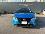 日産のブランドを象徴するVモーショングリルです。