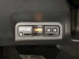 ハンドルの左下にETC2.0がついています。高速道路の料金所の通過も楽々です。 カードの取り出しもしやすい場所についています。