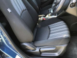 運転席シートリフター!ご自分の好きなシートポジションが取れるので運転が楽しくなりますし疲れにくいです。