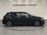 【まるごとクリーニング】シートを取り外し、車内を徹底洗浄。隅々まで丁寧に仕上げています。