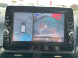 車を真上から見ているように、周囲の状況を把握しながら安心して駐車が行えるアラウンドビューモニター装備!