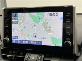 純正ナビを装備。タッチパネル式で使いやすく、お出かけもラクラクです。