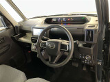 見通しのよいすっきりとした視界で、誰でも運転しやすいです。運転のしやすさは疲れにくさにも繋がりますよ♪