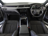 指定工場で車検までご対応可能。6ベイを完備したサービス工場を併設し、快適なAudiライフをサポートします。詳しくは0078-6002-900146中古車スタッフまで