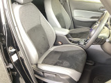 シートはフィット性も良く、楽な運転姿勢を保てます。
