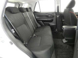 後部座席も当然、綺麗・清潔に仕上げております。内装の綺麗なお車は気持ちが良いですね。