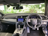 ご覧のように、視界が広く運転しやすいように設計されています。また、フルオートエアコンで快適です。