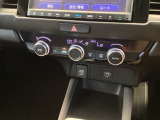 フルオートエアコンは希望の温度設定で風の温度も風量も自動調整で年中快適です。