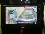 パノラミックビューモニター搭載。カメラで車両周囲の状況を映し出すため、狭い場所での駐車などに役立ちます。