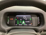 デジタル表示のスピードメーターと安全支援情報、燃費やオドメーターなどの表示の他に、ホンダセンシング機能などの表示もできる多機能なマルチインフォメーション・ディスプレイです。