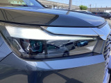 明るく白い光のLEDヘッドライトにより、夜間でも遠くまで見通しやすく、安全性が高まります。