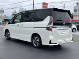 車線逸脱防止支援システム,車両が車線をはみ出す可能性がある場合に警報音と警告表示と共に車線内に戻すようにハンドル操作をサポートしてくれます。