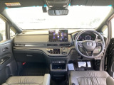 広びろとした視界が運転にゆとりを広げます。