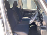 【運転席シート】開口部が広いので乗り降りしやすいです。