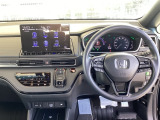 【e:HEV】走行シーンに合わせて、EV・ハイブリッド・エンジンの3つのモードを自動で切り替えるので、街乗りから高速走行までスムーズなドライブを楽しめます。