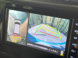 【パノラミックビューモニター】専用のカメラにより、上から見下ろしたような視点で360度クルマの周囲を確認することができます☆死角部分も確認しやすく、狭い場所での切り返しや駐車もスムーズに行えます。