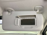 【運転席サンバイザー】鏡が付いているのでメイク直しなどにも便利★