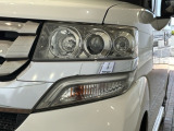 LEDヘッドライトは、点灯の瞬間から最大光量を発揮し、突然暗くなるトンネルなどでの安定感を高めます。