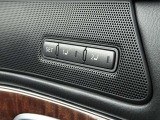 運転席メモリー機能付きシートになります。2人分まで登録ができます。