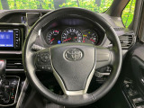 【純正革巻きステアリング】上質な革を使用することで、手にしっかり馴染みとても運転しやすいハンドルです♪